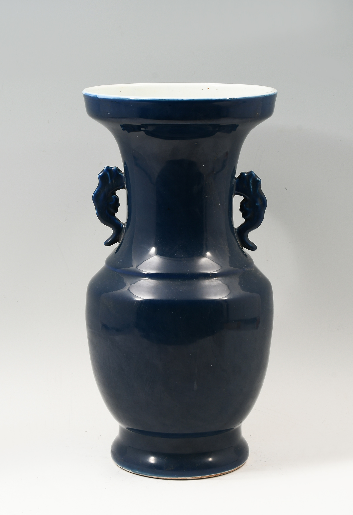 CHINESE MONOCHROME HANDLED VASE: