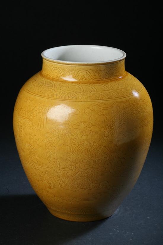 CHINESE MONOCHROME YELLOW PORCELAIN