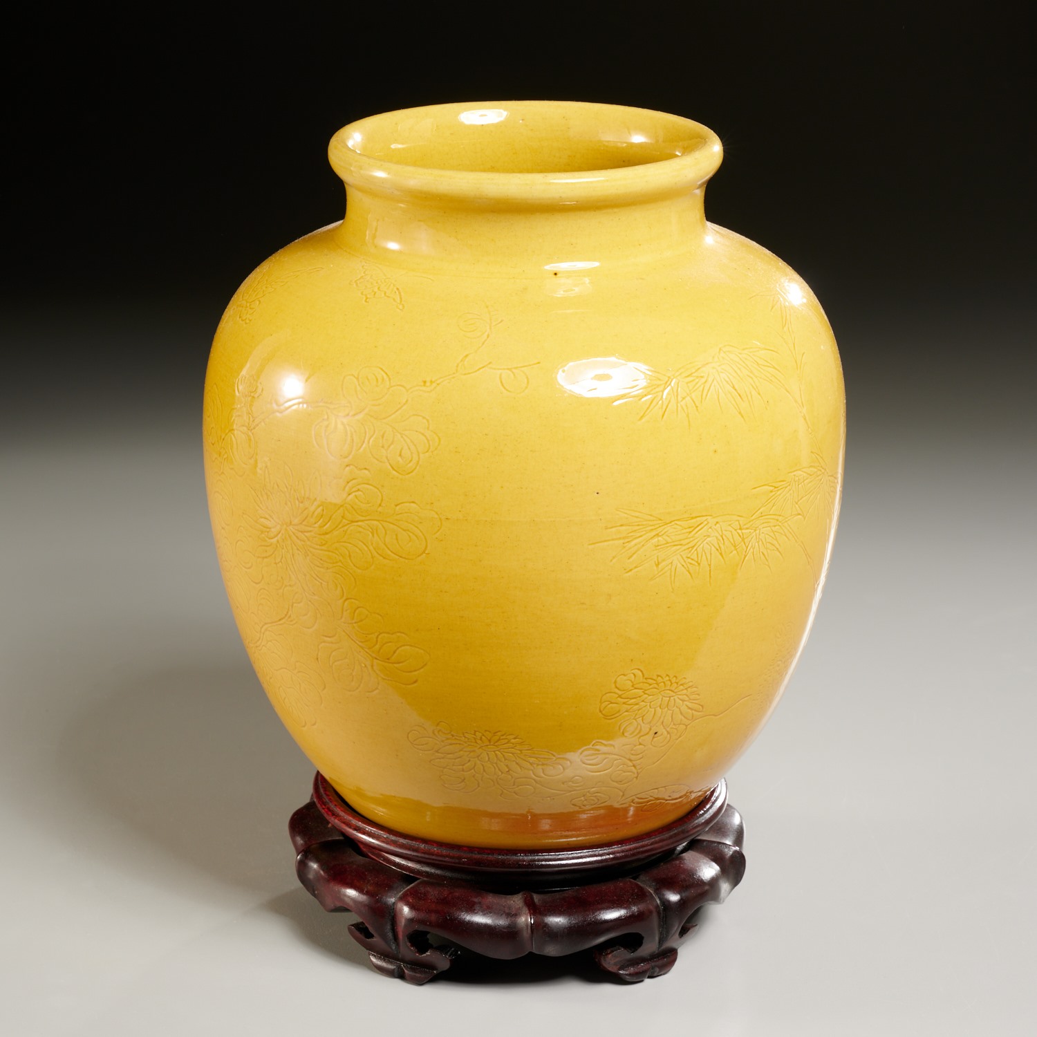 CHINESE MONOCHROME YELLOW PORCELAIN