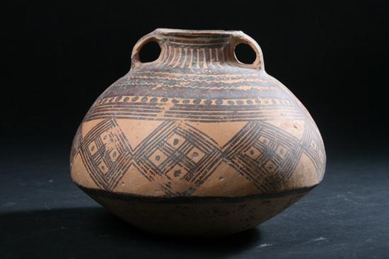 CHINESE NEOLITHIC POTTERY JAR.
