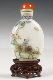 CHINESE PAINTED SNUFF BOTTLE -