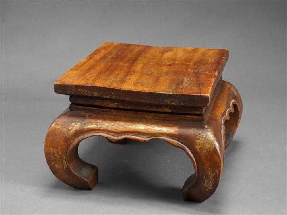 CHINESE PARCEL GILT DECORATED LOW