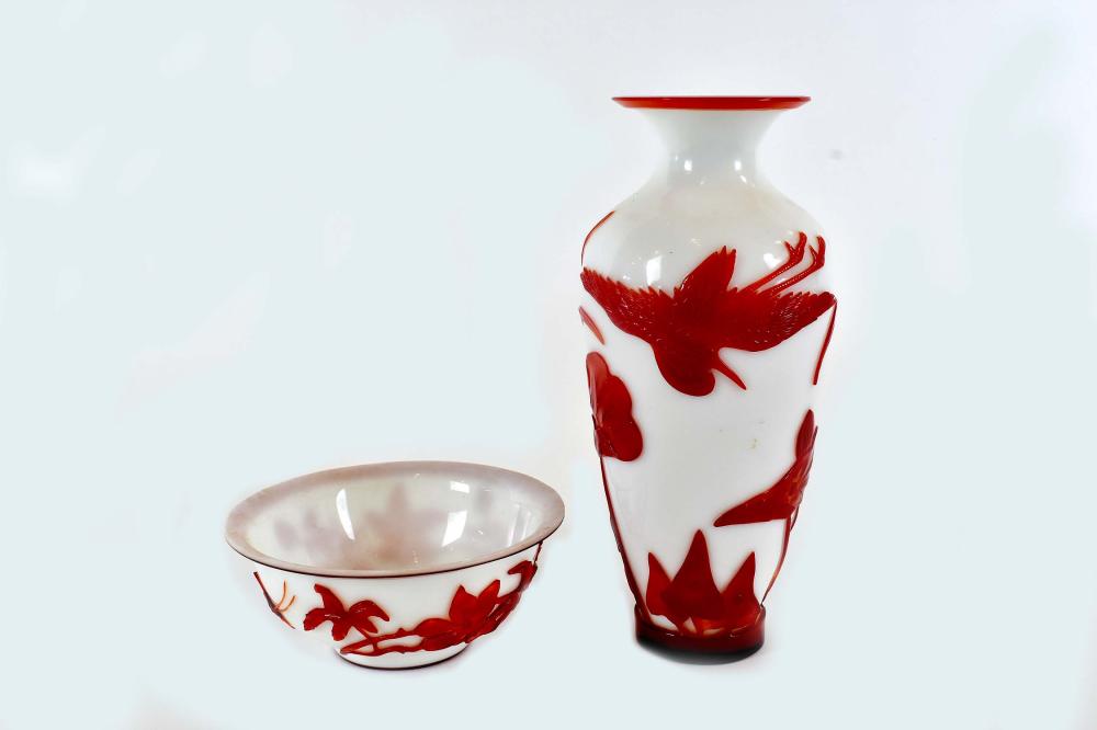 CHINESE PEKING GLASS VASE AND