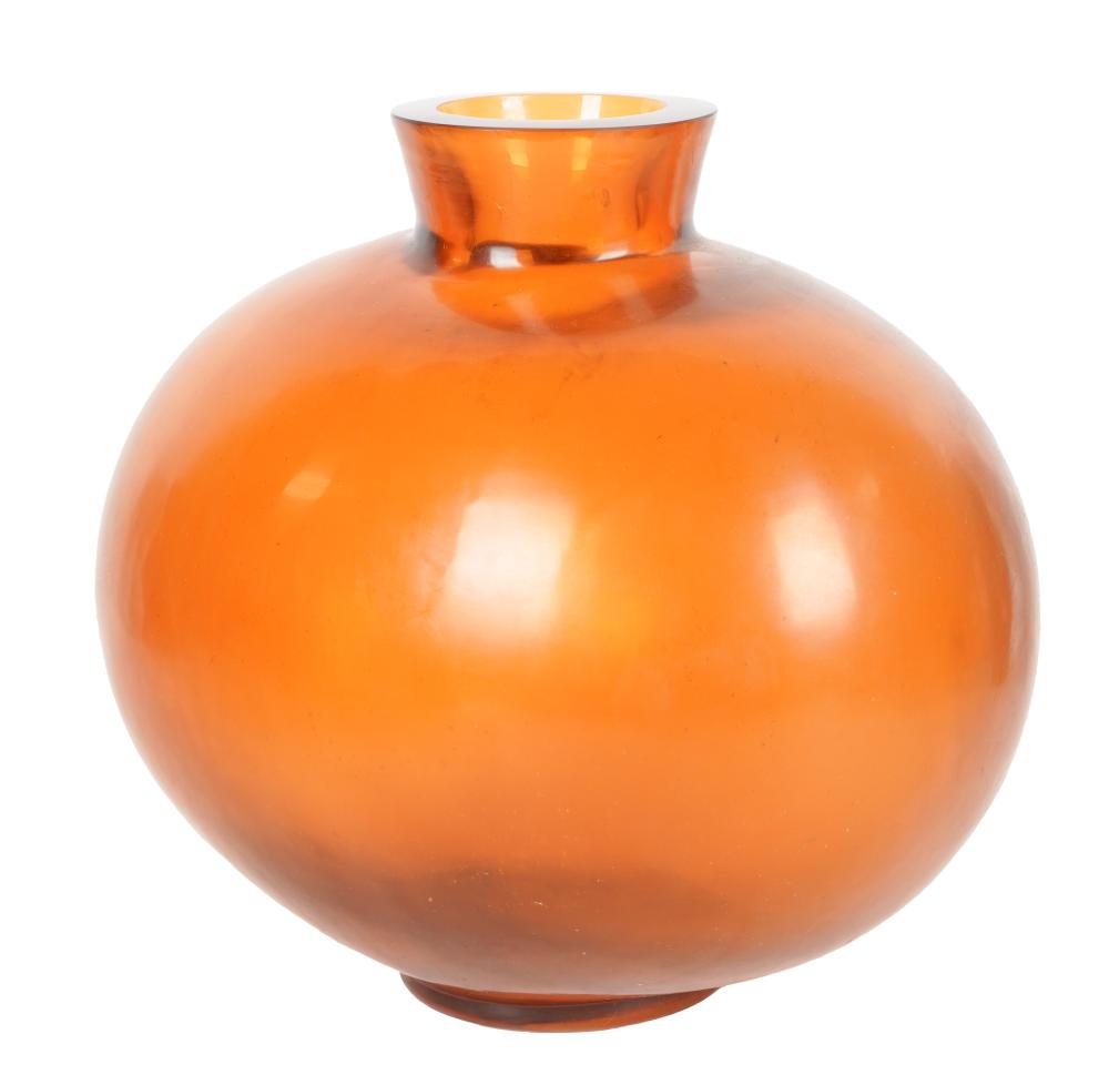 CHINESE PEKING GLASS VASEChinese