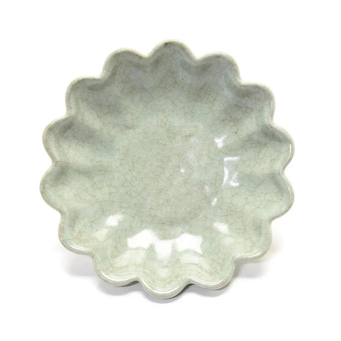 CHINESE PETAL SHAPED DISHChinese