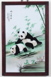 CHINESE PICTORIAL OIL ON PORCE
