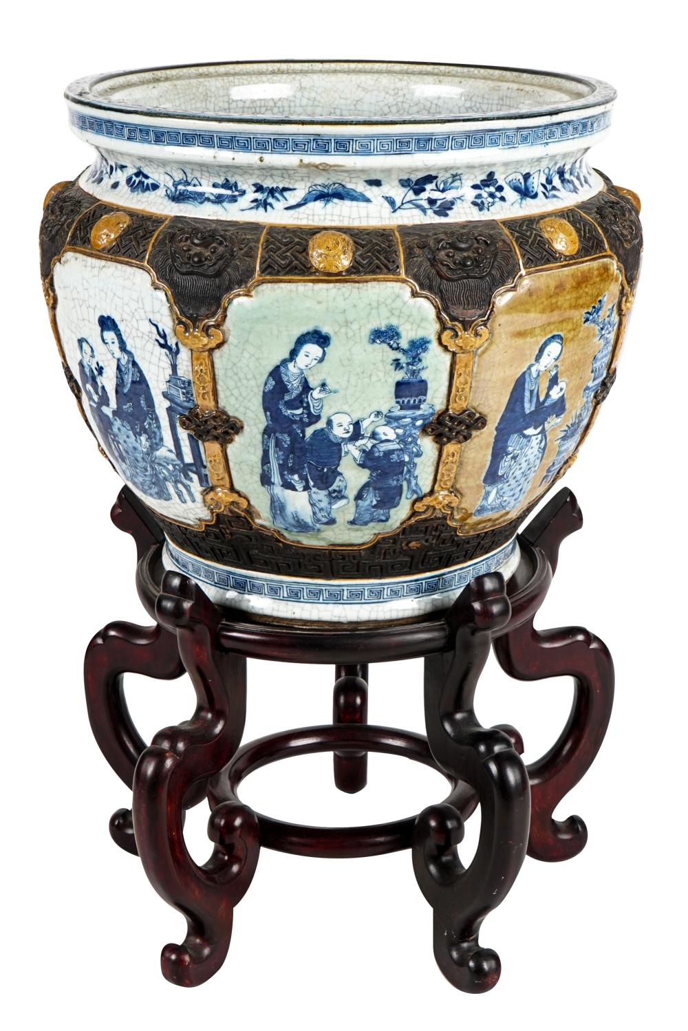 CHINESE PLANTER ON
