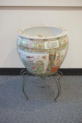 CHINESE POLYCHROME DECORATED P
