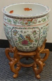 CHINESE POLYCHROME DECORATED P