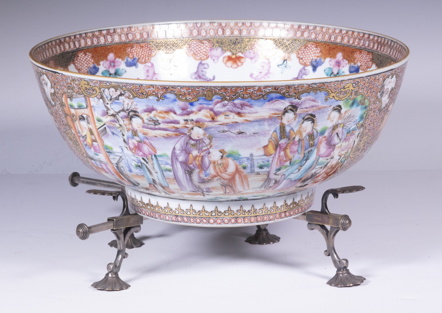 CHINESE PORCELAIN BOWL Late 18th c.