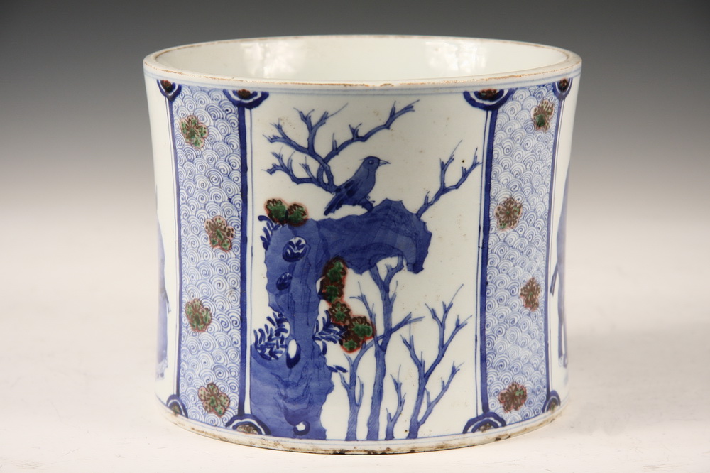 CHINESE PORCELAIN BRUSH POT -
