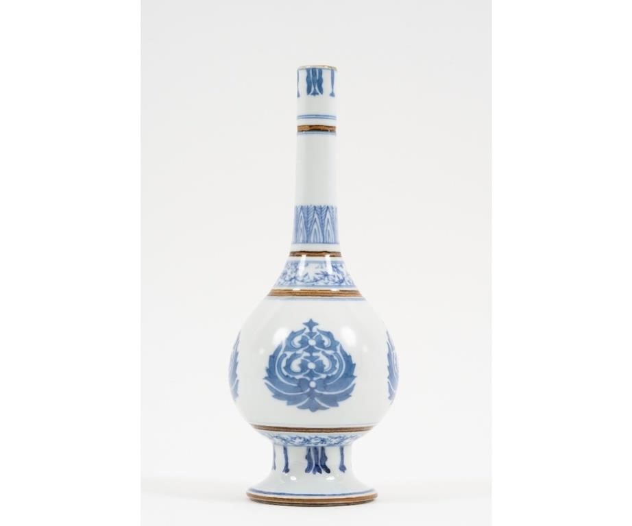 Chinese porcelain bud vase with