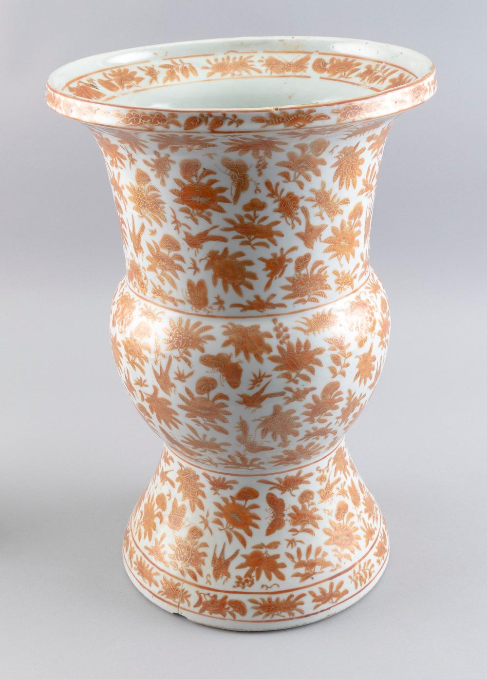 CHINESE PORCELAIN CACHE POT 19TH