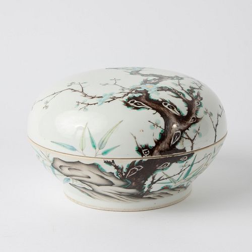 CHINESE PORCELAIN COVERED BOXA