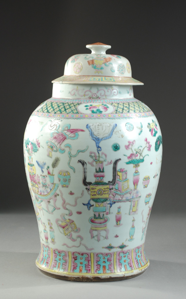 CHINESE PORCELAIN COVERED JAR