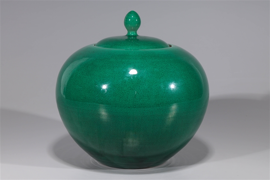 Chinese porcelain covered vase with