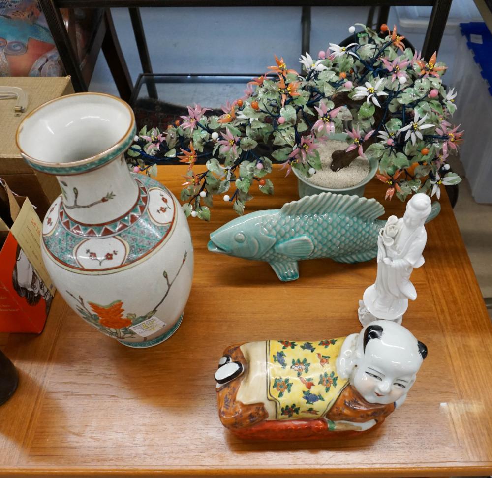 CHINESE PORCELAIN CRACKLEWARE VASE,