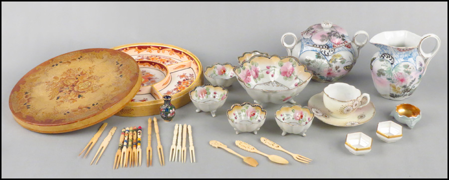 CHINESE PORCELAIN CREAMER AND
