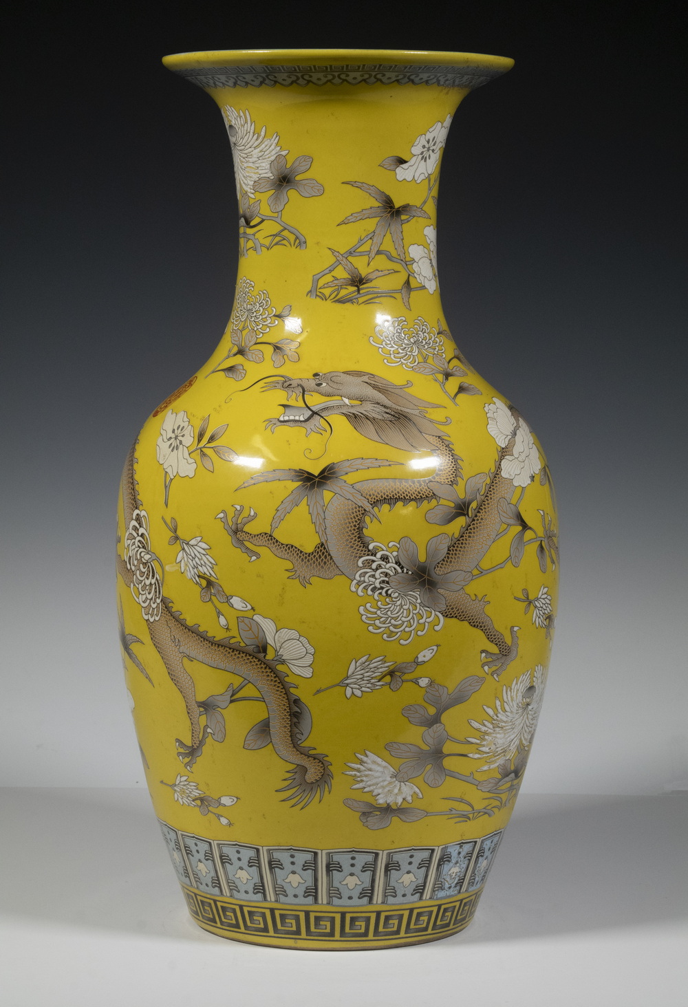 CHINESE PORCELAIN DAYAZHAI-STYLE