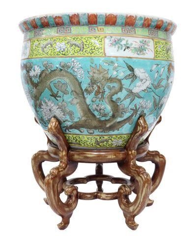 CHINESE PORCELAIN DRAGON DESIGN