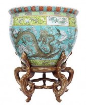 CHINESE PORCELAIN DRAGON DESIG