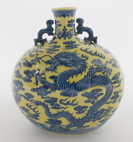 CHINESE PORCELAIN FAMILLE JAUNE
