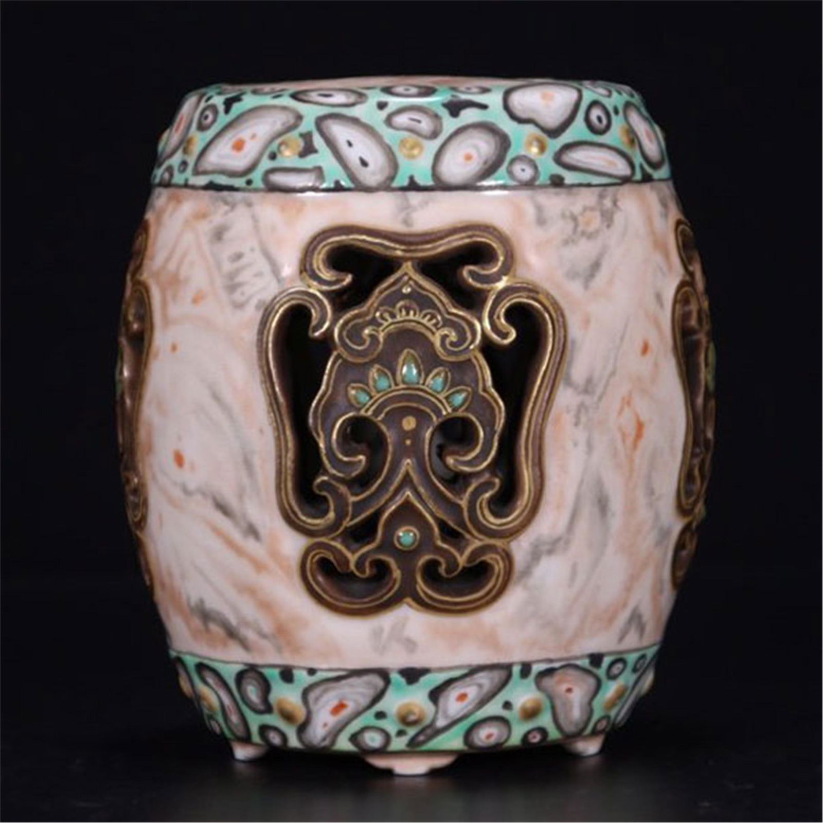 CHINESE PORCELAIN FAMILLE ROSE