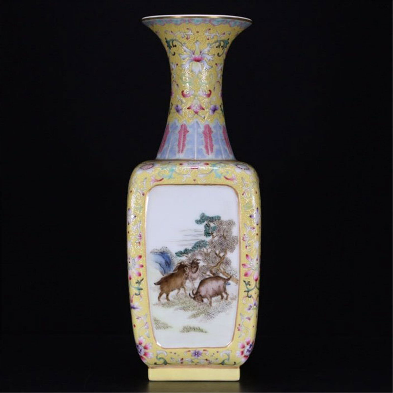 CHINESE PORCELAIN FAMILLE ROSE