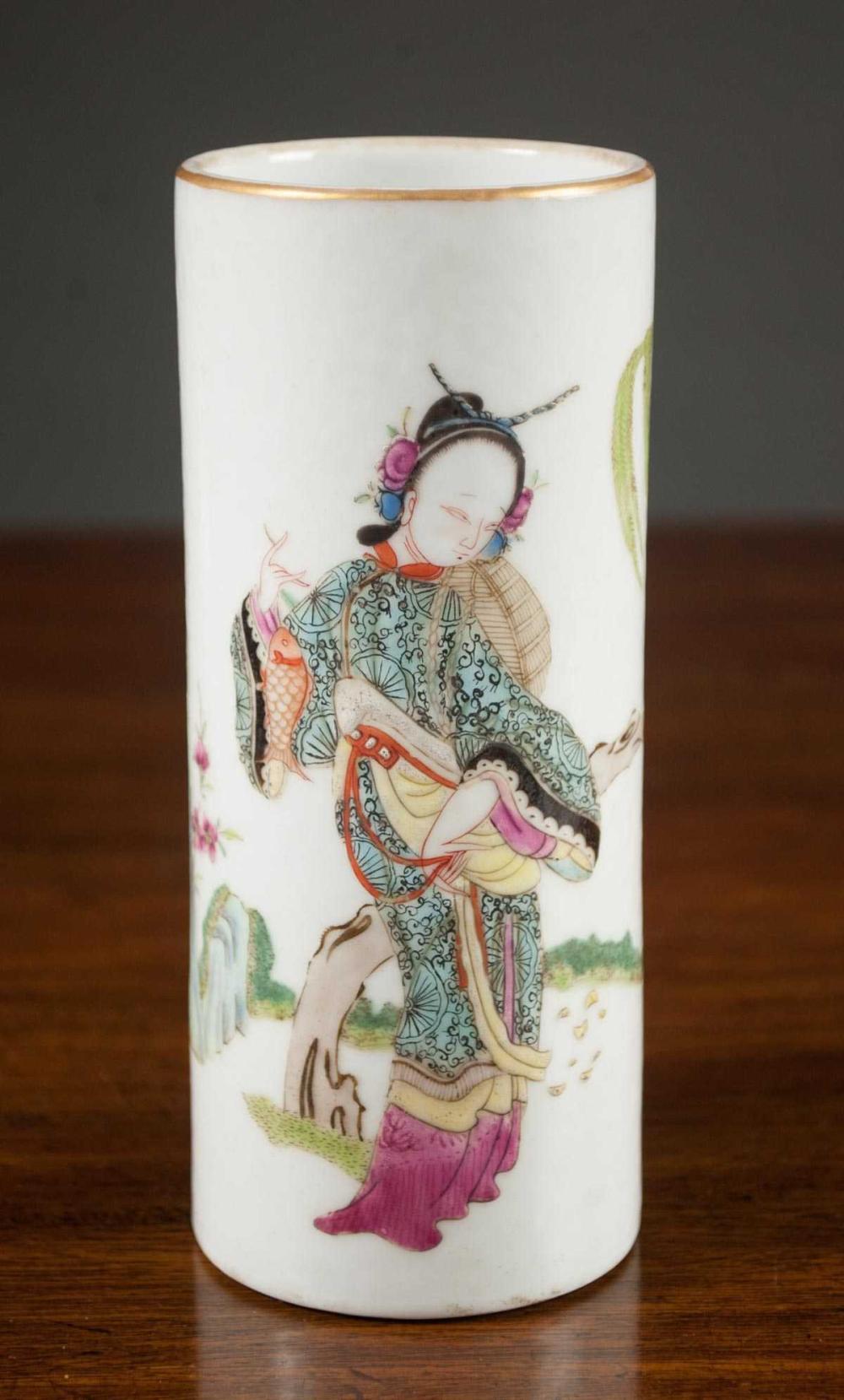 CHINESE PORCELAIN FAMILLE ROSE