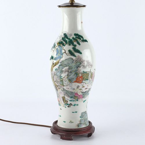 CHINESE PORCELAIN FAMILLE ROSE VASE
