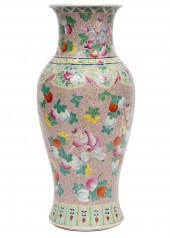 CHINESE PORCELAIN FAMILLE ROSE