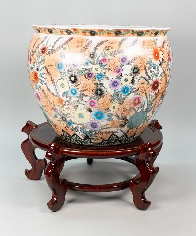 CHINESE PORCELAIN FISHBOWL ON
