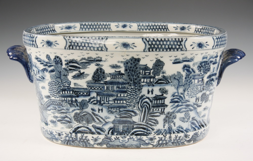 CHINESE PORCELAIN FOOT BATH -
