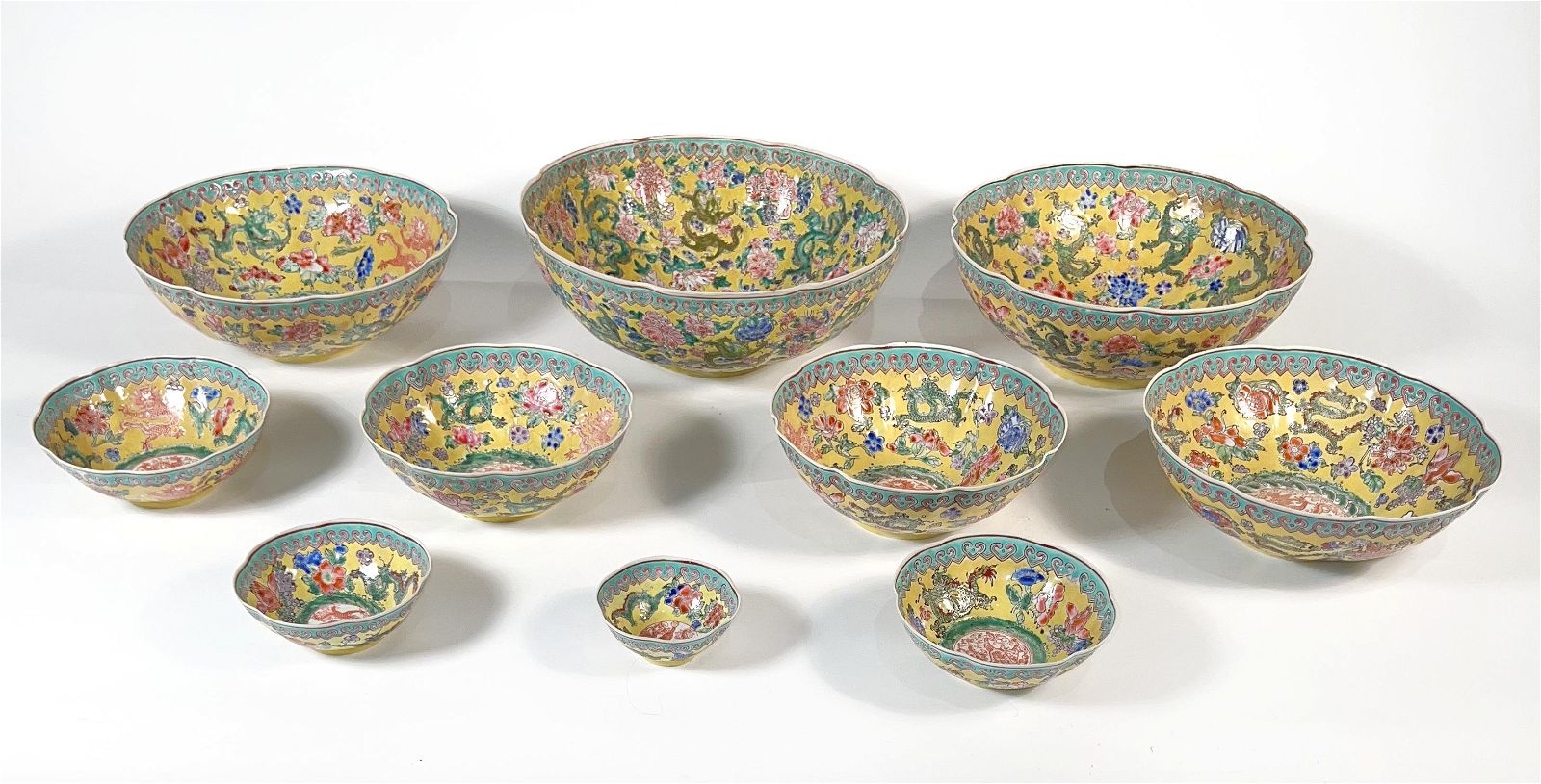 CHINESE PORCELAIN GRADUATED 10 BOWL