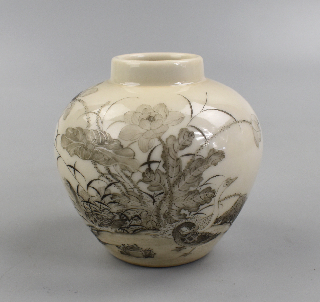CHINESE PORCELAIN GRISAILLE WATER