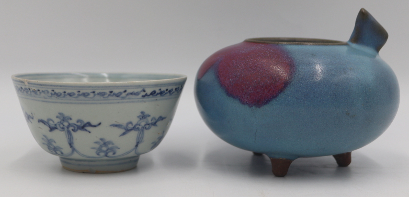 CHINESE PORCELAIN GROUPING.