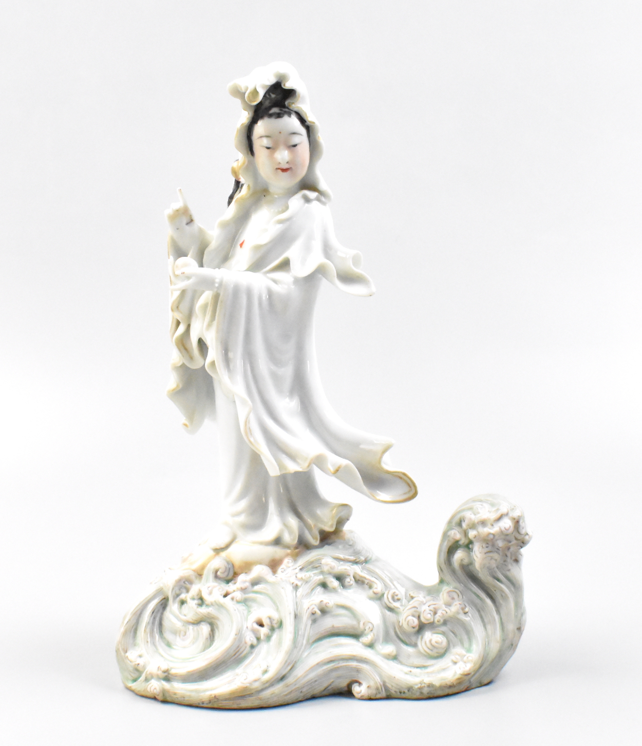 CHINESE PORCELAIN GUANYIN FIGURE ON