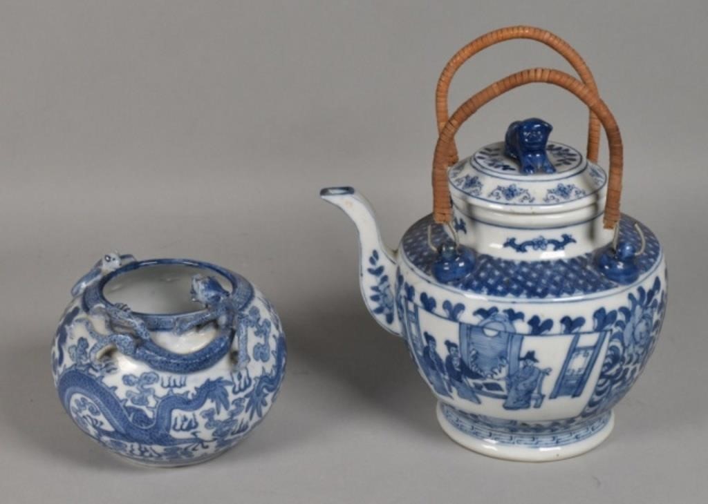 CHINESE PORCELAIN HANDLED TEA POT