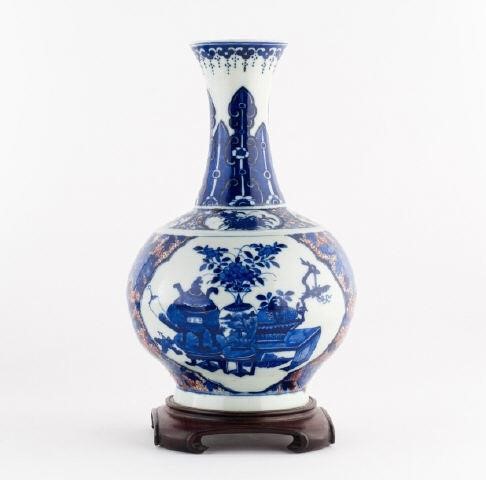 CHINESE PORCELAIN KANGXI BOTTLE