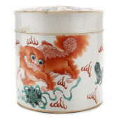 CHINESE PORCELAIN LIDDED BOX<b