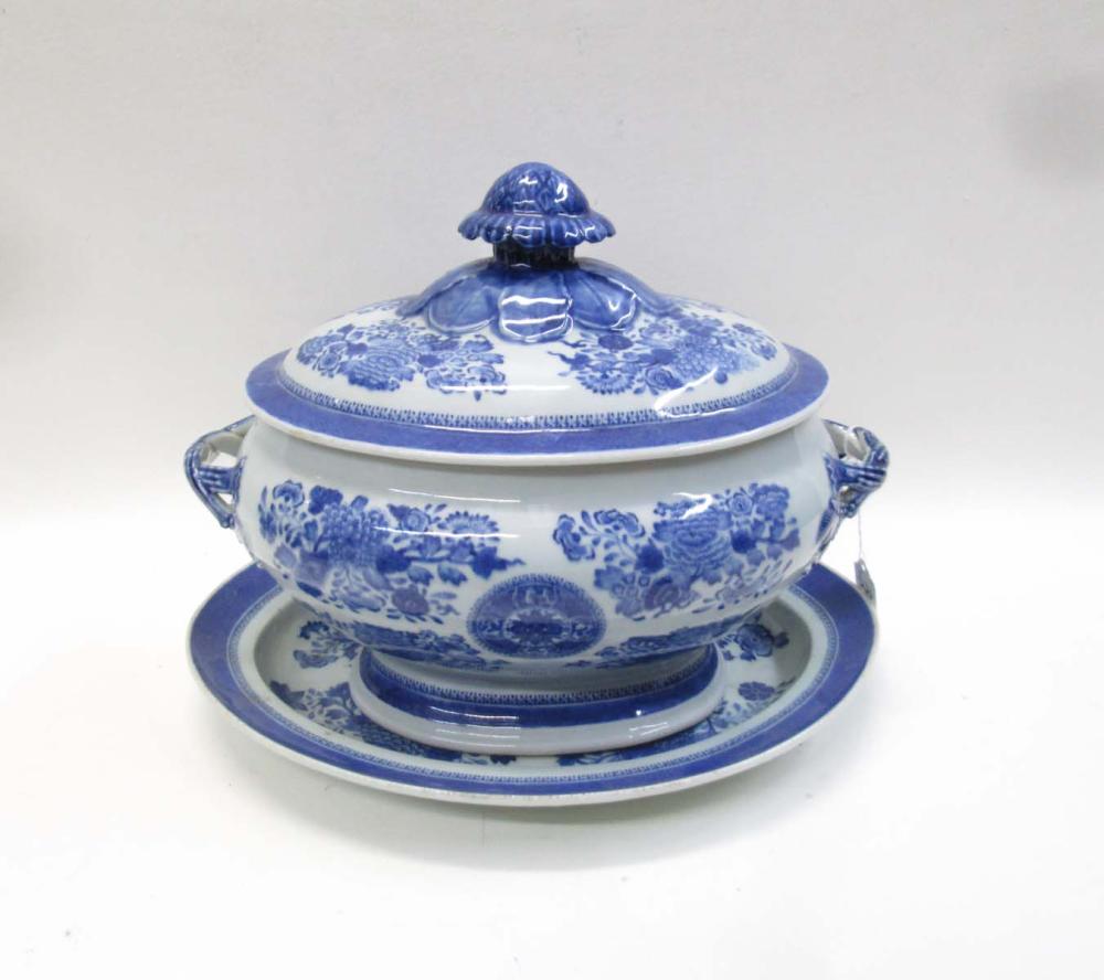 CHINESE PORCELAIN LIDDED TUREEN AND