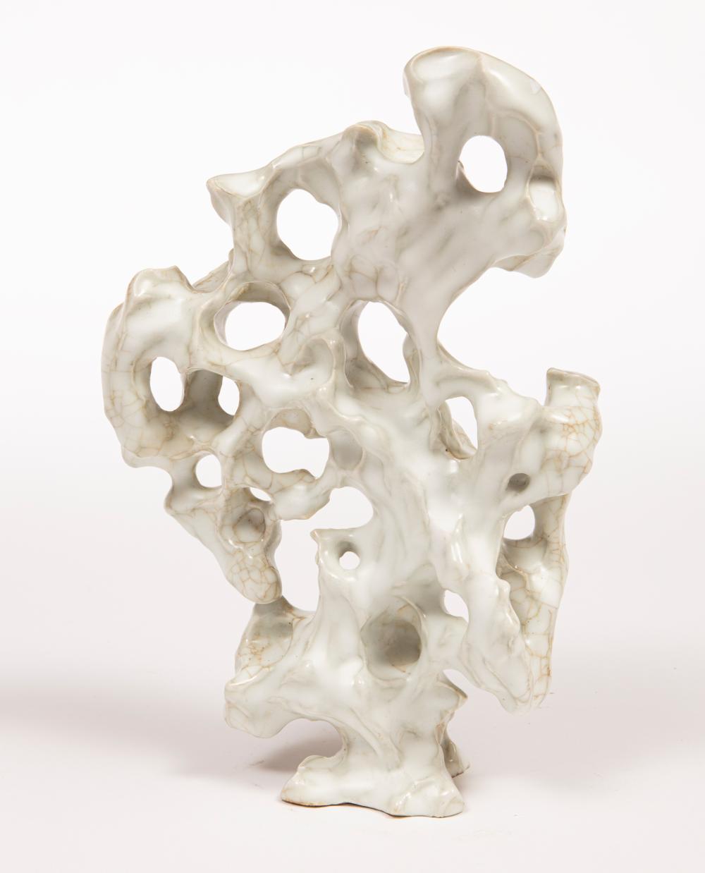 CHINESE PORCELAIN MODEL OF A