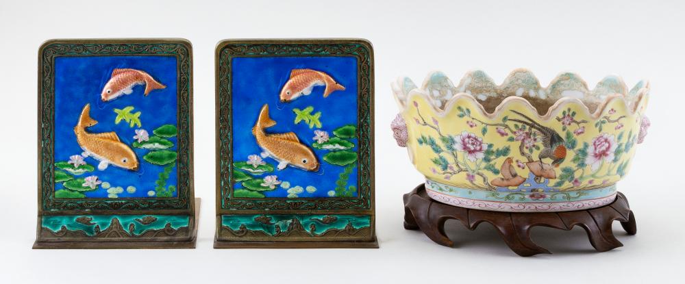 CHINESE PORCELAIN MONTEITH AND A