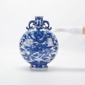 CHINESE PORCELAIN PILGRIM FLAS