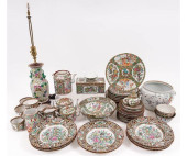 CHINESE PORCELAIN ROSE MEDALLI