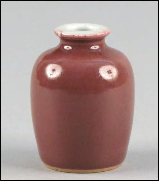 CHINESE PORCELAIN SNUFF BOTTLE. 6