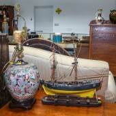 CHINESE PORCELAIN TABLE LAMP &