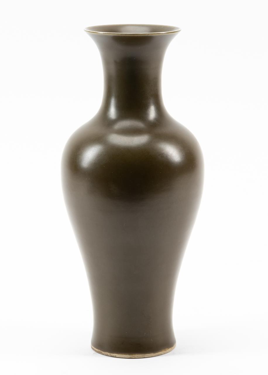 CHINESE PORCELAIN TEA DUST VASE
