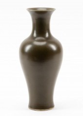 CHINESE PORCELAIN TEA DUST VAS