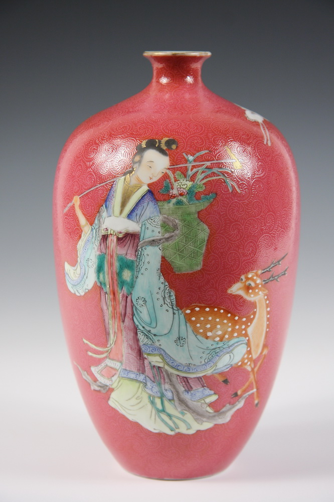 CHINESE PORCELAIN VASE - Bottle